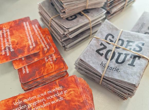 Kaartjes en foldertjes bij het kerstgeschenk zoutkeetjes door De Betho