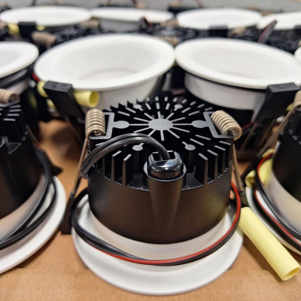 Monteren van inbouwspots detail de Betho