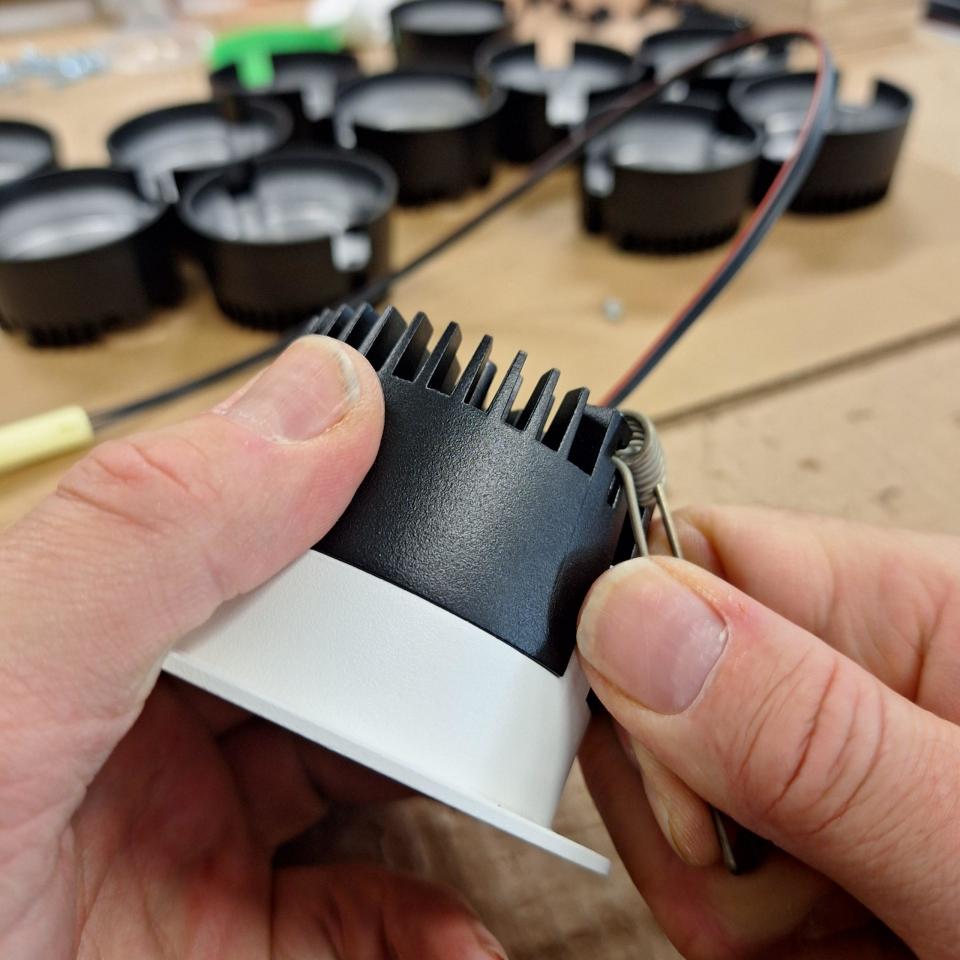 Monteren van inbouwspots dev Betho