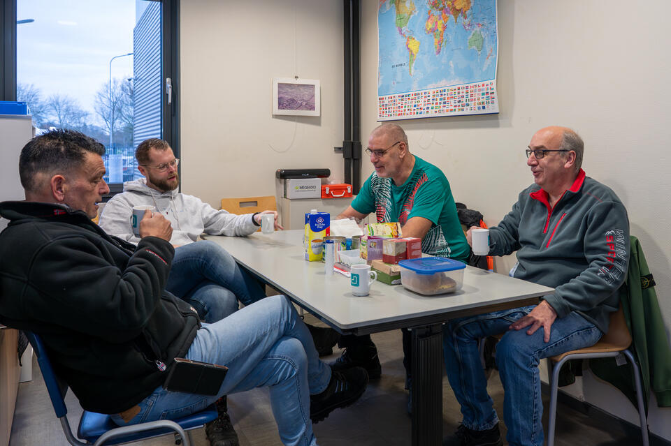 medewerkers tijdens hun pauze 